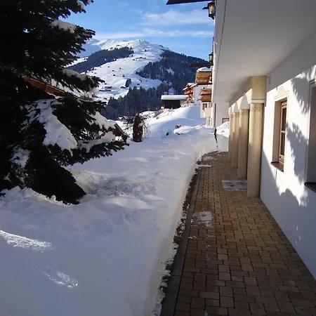 Erlzette Apartment *